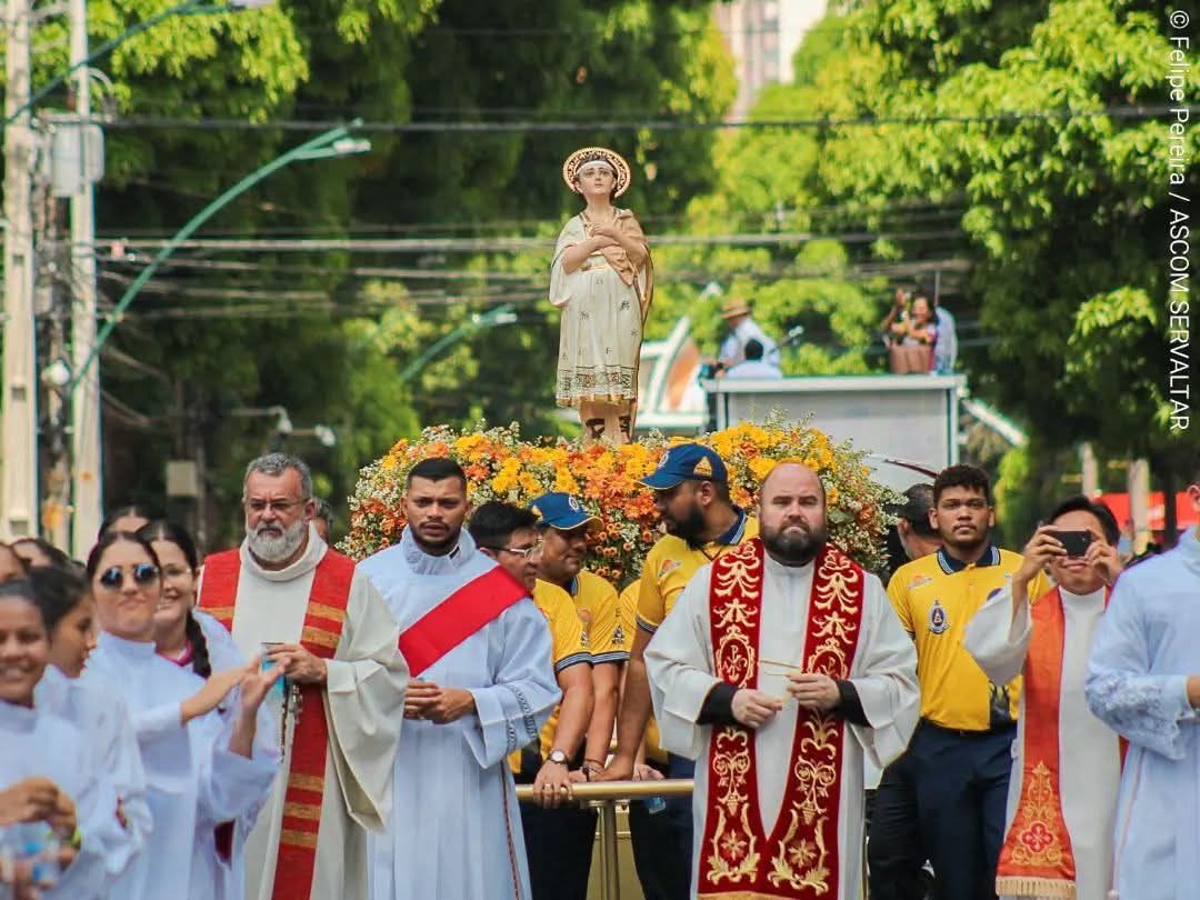 foto servidores do altar.